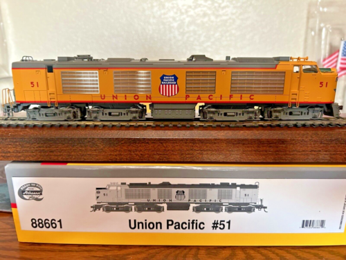 UNION PACIFIC - FIRST GAS TURBINE #51 LOCO - DC/DCC plug HO Scale - NEW