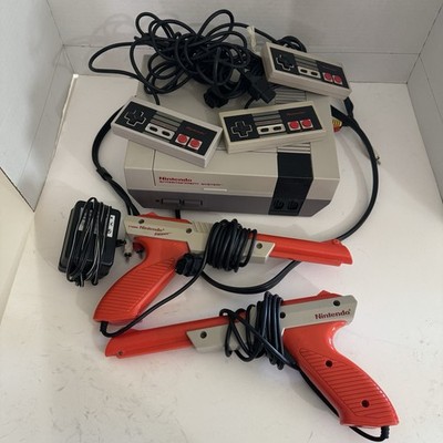 Nintendo Console With Controllers & Zappers Untested For Parts Only