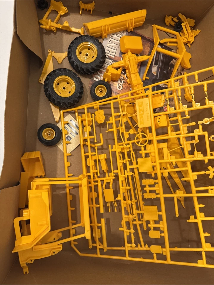 1999 AMT ERTL John Deere 310 Backhoe Tractor Model - started - Image 2 of 3