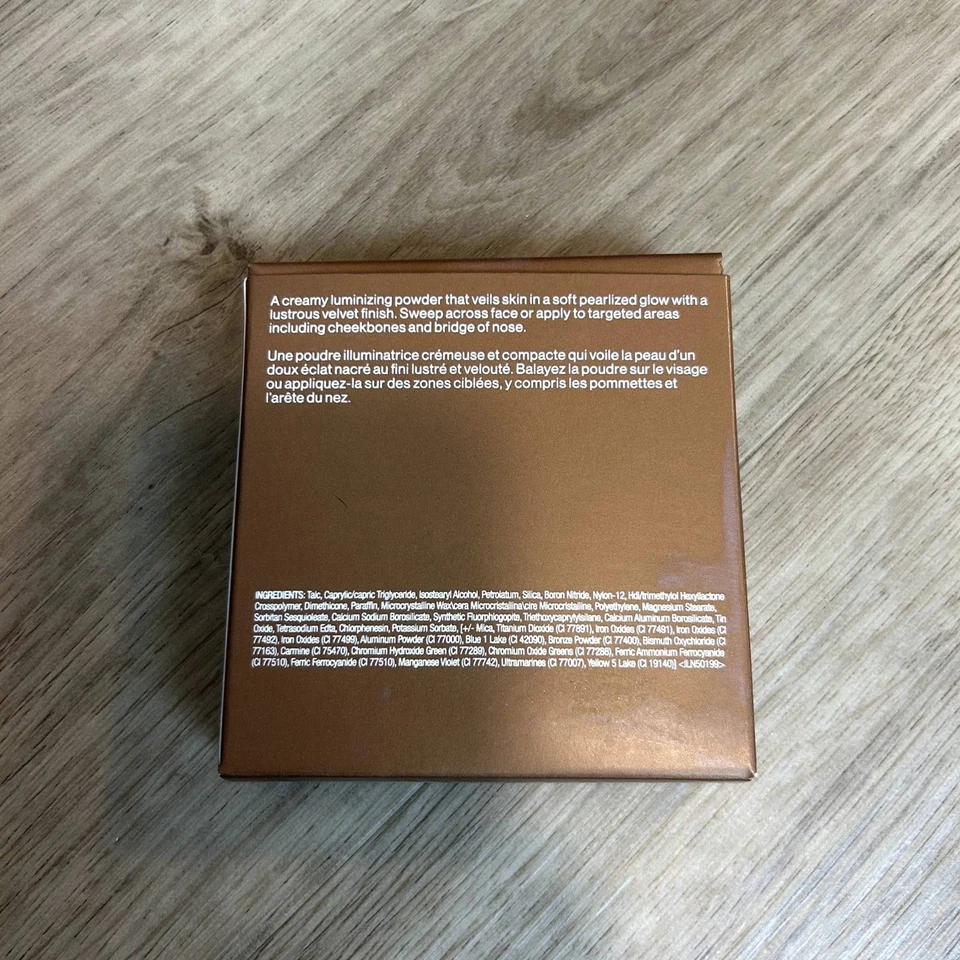 New Smashbox X Becca Shimmering Skin Perfector Pressed Champagne Pop Highlighter - Image 3 of 4