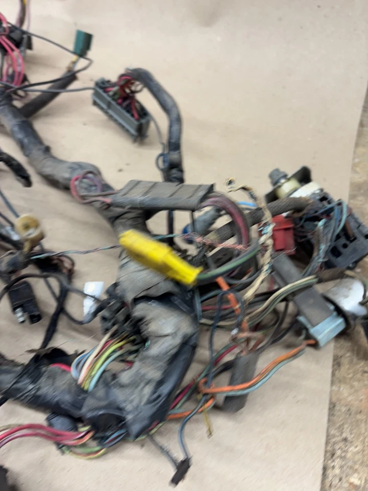 1973 1977 73 74 75 Ford F150 F250 Panel de fusibles Arnés de cableado Mamparo RUFF Foto 3 de 4