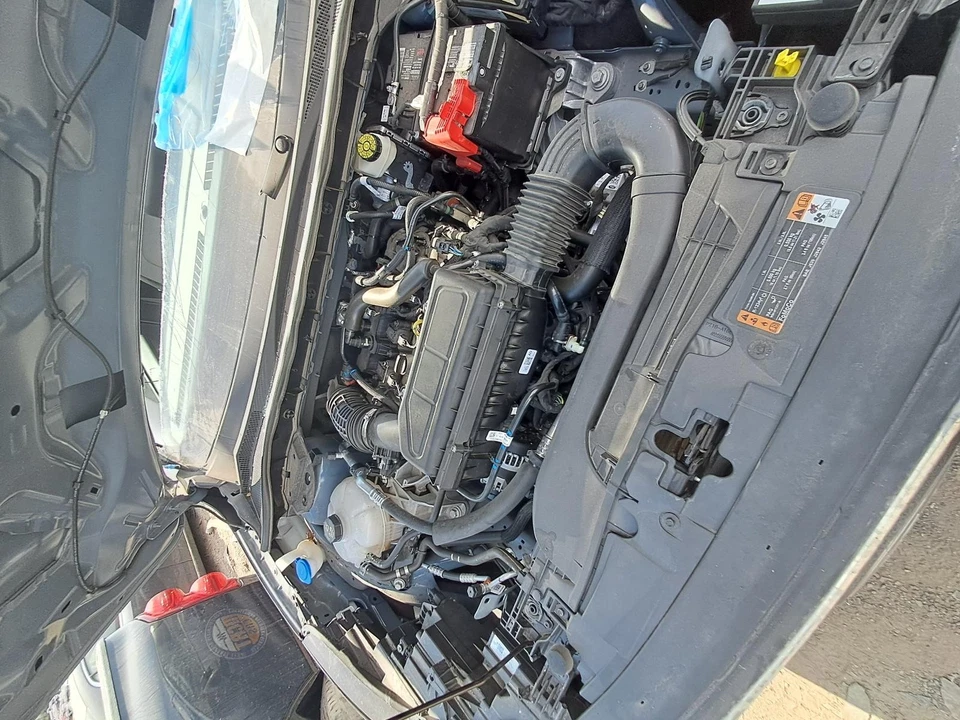 Used Air Cleaner Assembly fits: 2024 Ford Escape 1.5 Grade A - Image 2 of 4