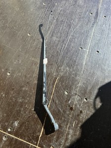 2012 Nissan Versa Front Right Passenger Side Windshield Wiper Arm 288863AN1A OEM