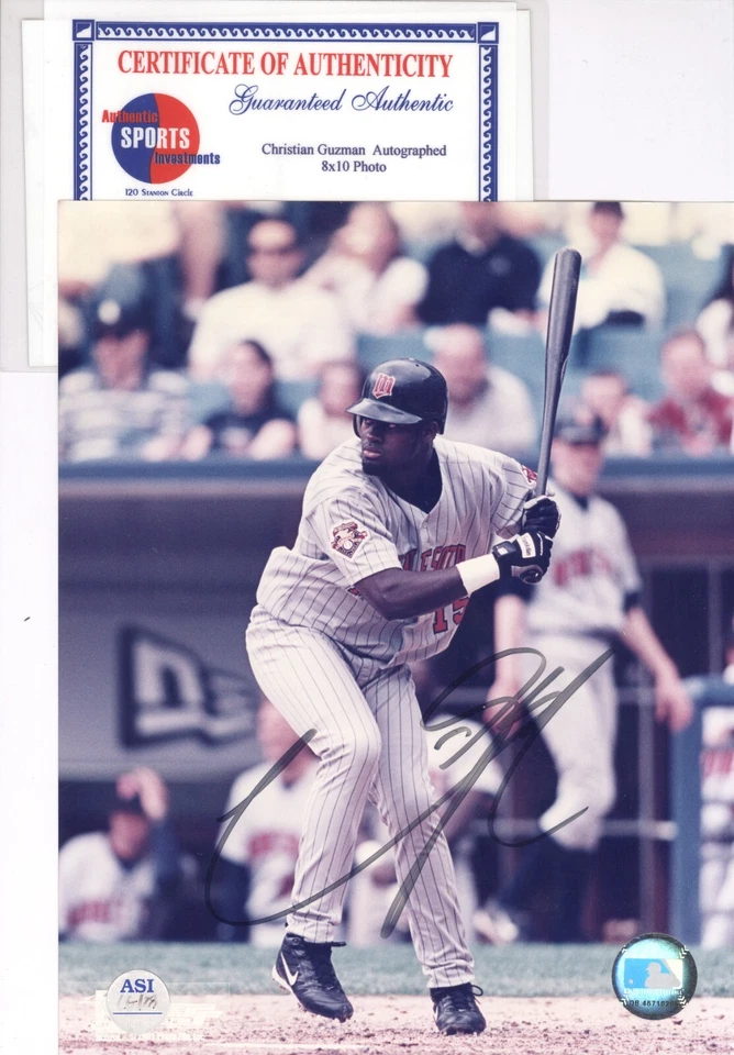 Foto autografiada 8 x 10 a color: Cristian Guzmán - Mellizos de Minnesota con certificado de autenticidad Foto 2 de 3