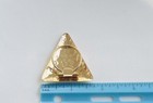 Vintage Textured Shiny Bright Gold Tone Metal Triangle Scarf Clip Holder — photo 5