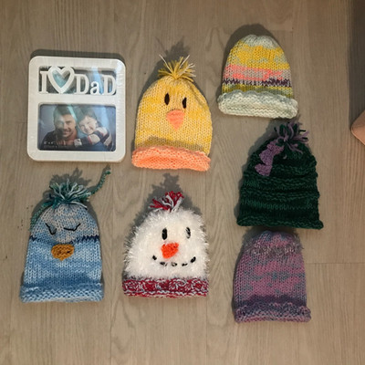 ..BABY GIRLS LOT OF 6+1: HAND KNIT CHARACTER HATS...SIZE NB - 18 MO   NEW !!!