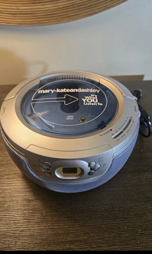 Mary-Kate and Ashley CD Player Emerson MKA17 Y2K Vintage Very Rare
