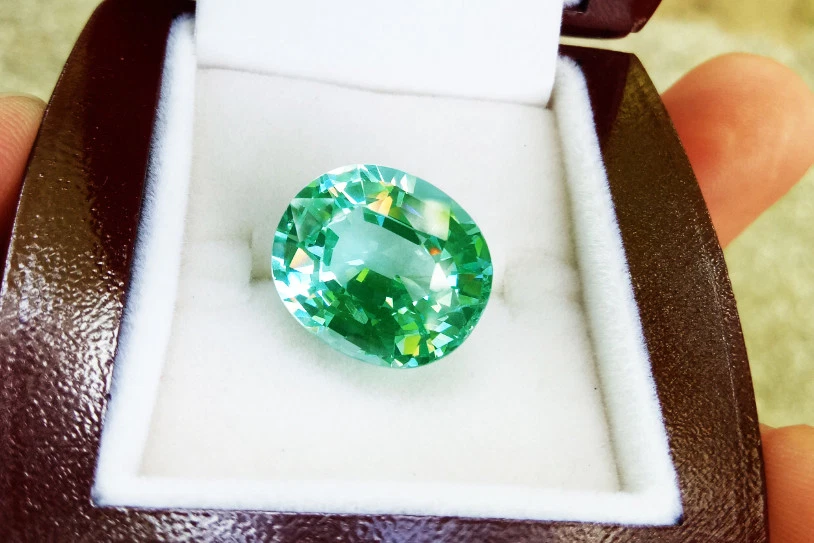 14.95ct. 16x13.5mm.TOP COLOR! NEON GREEN/BLUE PARAIBA COLOR CREATED GEMs AAA+ — 第 3/4 张图片