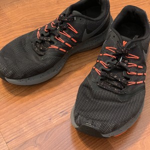 nike run swift black and orange