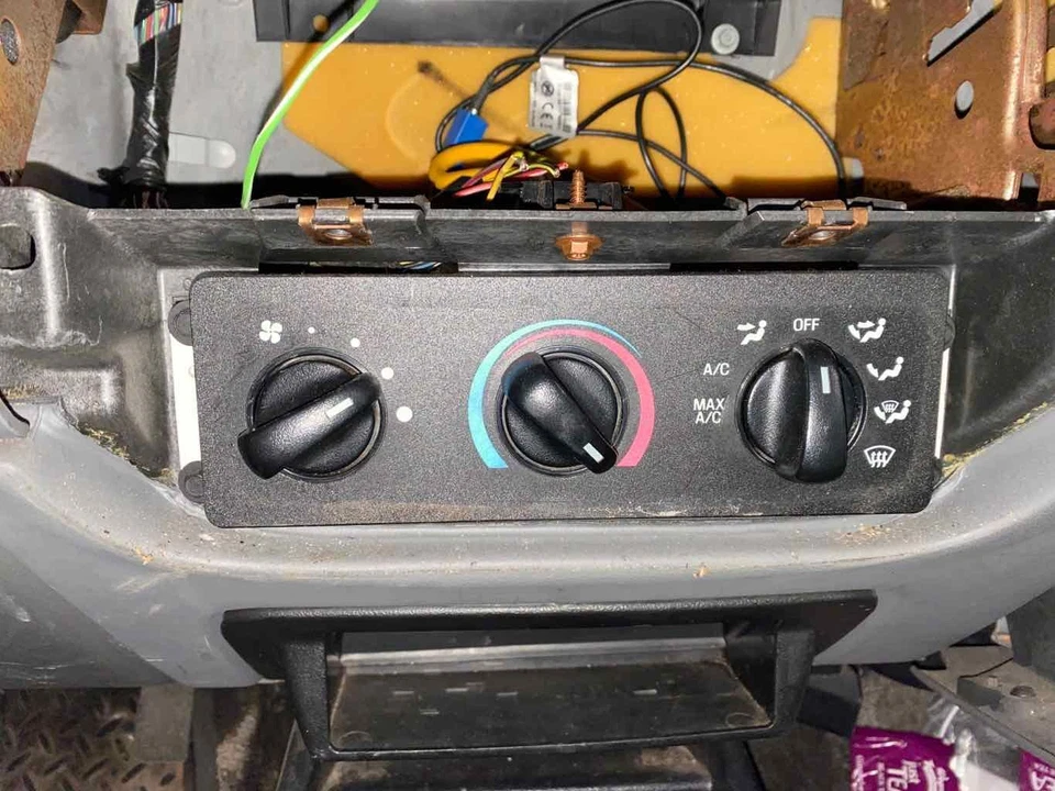 Interruptor seletor de ar condicionado usado serve: Ford Ranger 2008 com CA grau A - Imagem 2 de 4