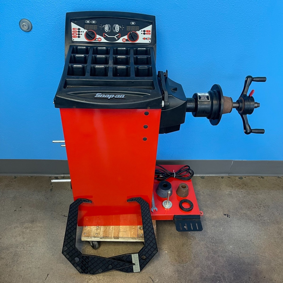 Snap-on EEWB305A Computer Hand Spin Wheel Balancer for Passenger
