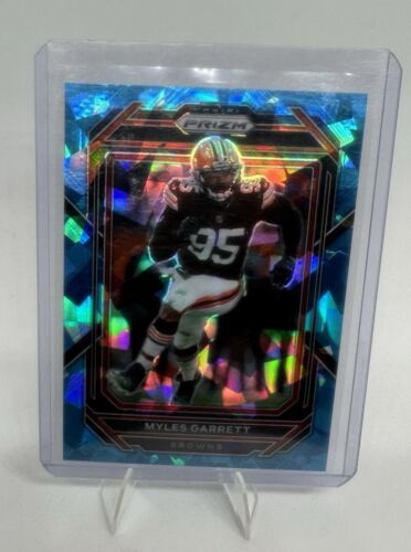 2022 Prizm Football Myles Garrett Blue Cracked Ice /99