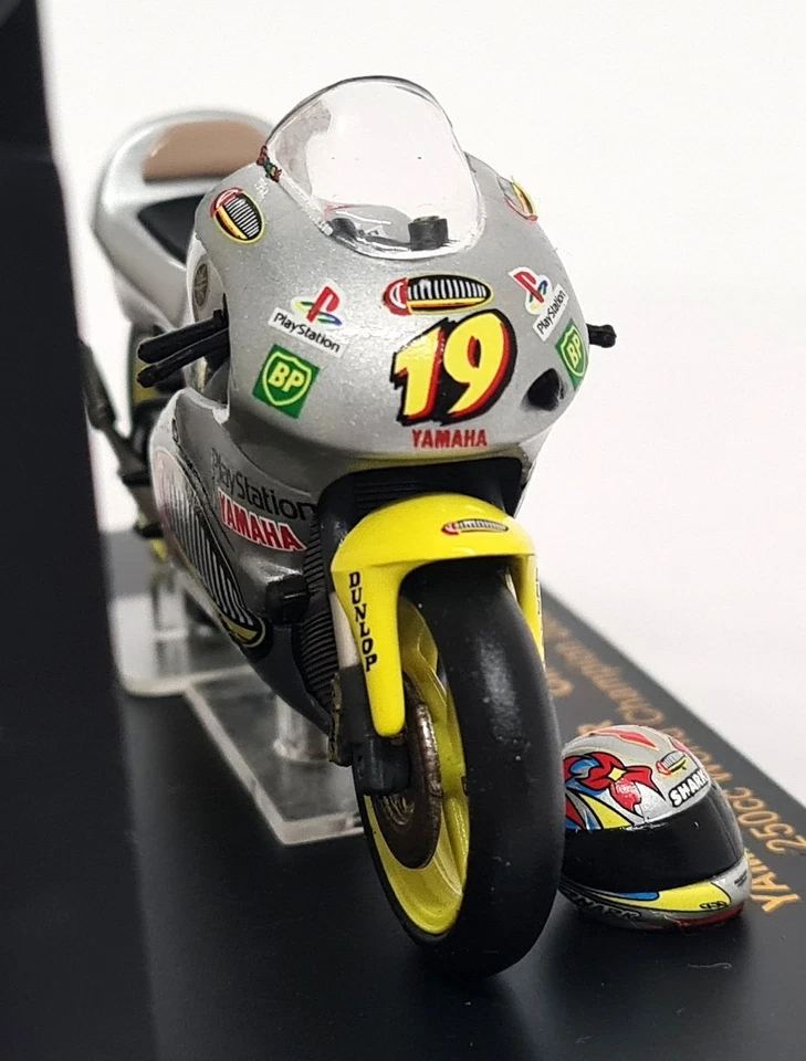 Moto Ixo 1/24 Yamaha 250 YZR 250CC WC 2000 Olivier Jacque 8cms Foto 4 de 4