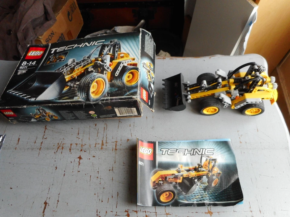 LEGO Technic 8271 Wheel Loader, photo 1 sur 5