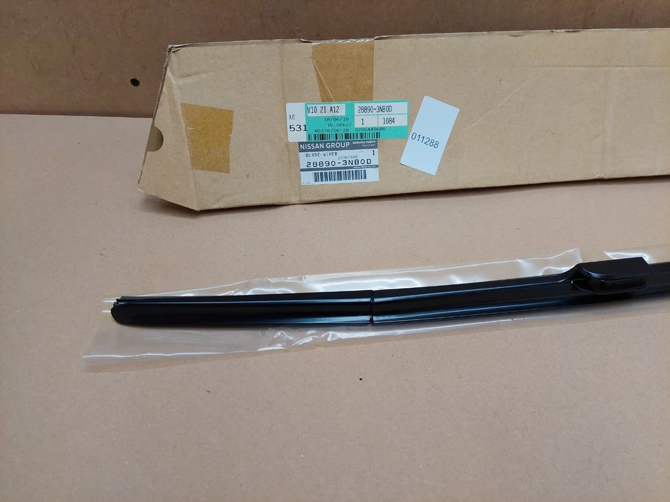Nissan Leaf ZE0 Front Right Windshield Wiper Blade 10-on 288903NB0D Genuine New - Image 2 of 4