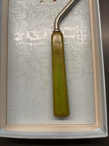 Trancheuse à gâteaux vintage vert/jaune/marron tourbillon manche bakélite broches métal - Photo 3/6