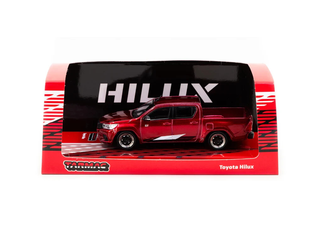ラスト１点！TOYOTA HILUX 赤 ミニカー Amazon.com: Matchbox Toyota Hilux Pickup, [red] 13/100