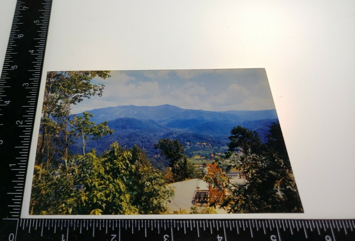Cades Cove vs. Roaring Fork: Which Scenic Loop Should You Drive? 17 Gatlinburg, Tennessee, Skylift on Crockett Mountain Great Smoky Mtns Natl Park