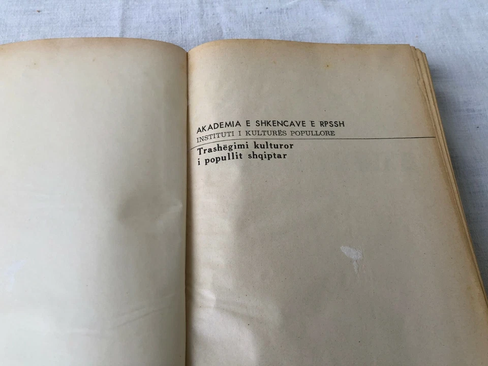 ALBANIAN HISTORICAL EPIC 2 EDITION BOOK TIRANA 1981 ALBANIAN FOLKLOR  - Image 2 of 4