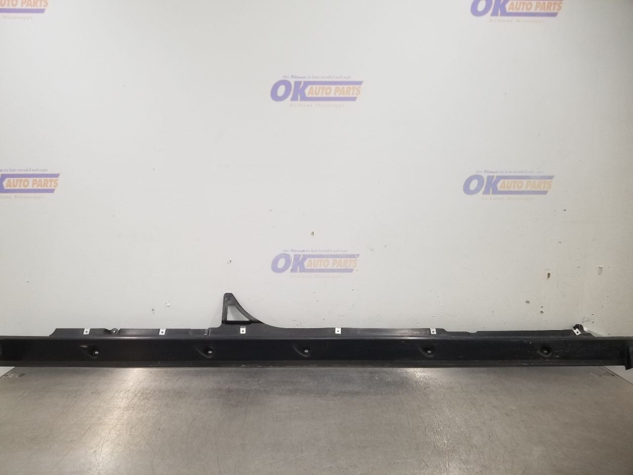 17 BENTLEY BENTAYGA ROCKER PANEL MOLDING SIDE SKIRT LEFT DRIVER BLACK