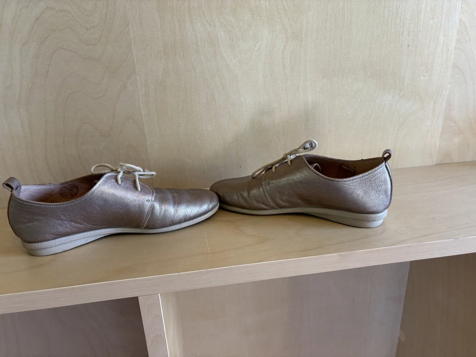 Zapatos Pikolinos Calabria Mujer Talla 39/8.5 Cuero Dorado Puntera Almendra Planos Foto 2 de 4