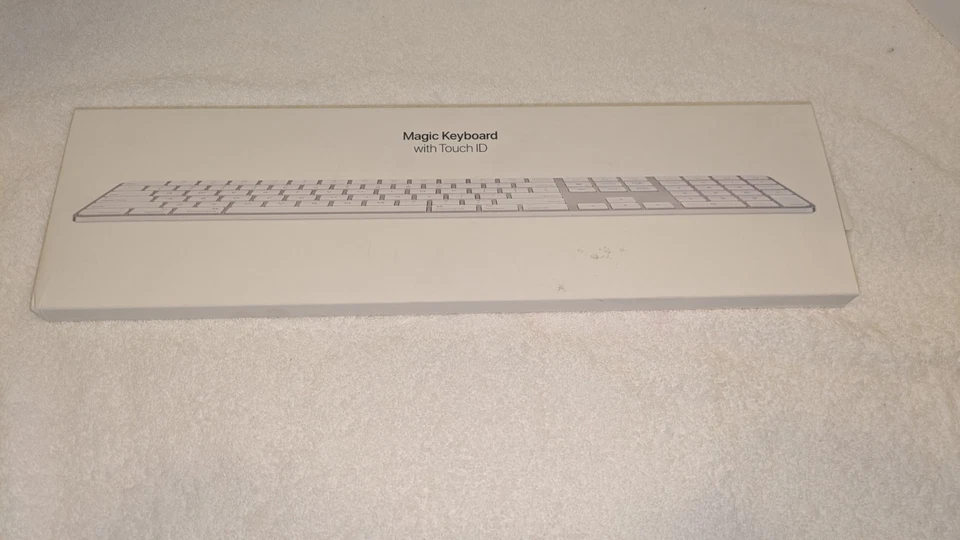 APPLE - Magic Keyboard w/ Touch ID &Numeric Keypad - A2520 - MK2C3Z/A - Silver - Image 4 of 4