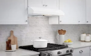 - Non. 30 C'est parti. 240 CFM Convertible sous la gamme Cabinet Hood en blanc