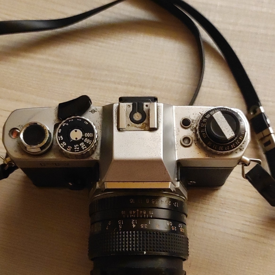 Yashica FR fotocamera reflex vintage con obiettivo e tracolla foto 2