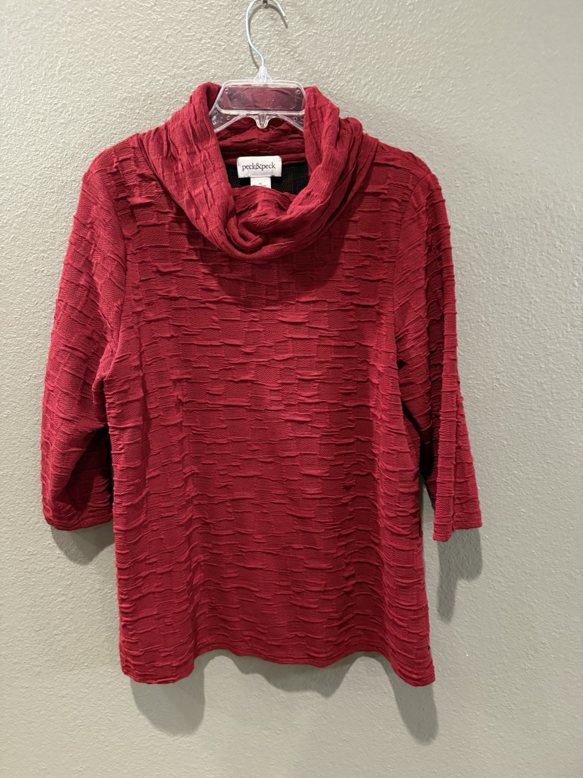 Solid red patterned top size XL - image 1