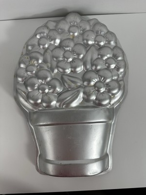 Wilton 2105-2030 Flower Pot Cake Pan 