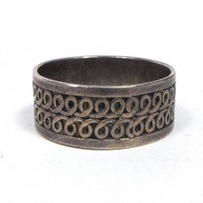 Vintage Marked Sterling Silver 925 Band Ring w/ Loop Design Size 8.25 3 grams