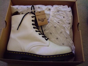 dr martens pascal glitter white