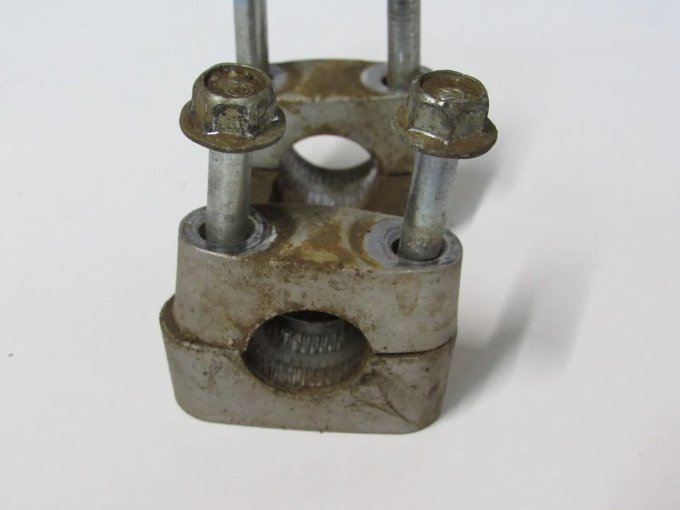 1989 Yamaha YFM 100 Champ Moto 4 руль зажим с болтами #M4-29 - Изображение 2 из 3