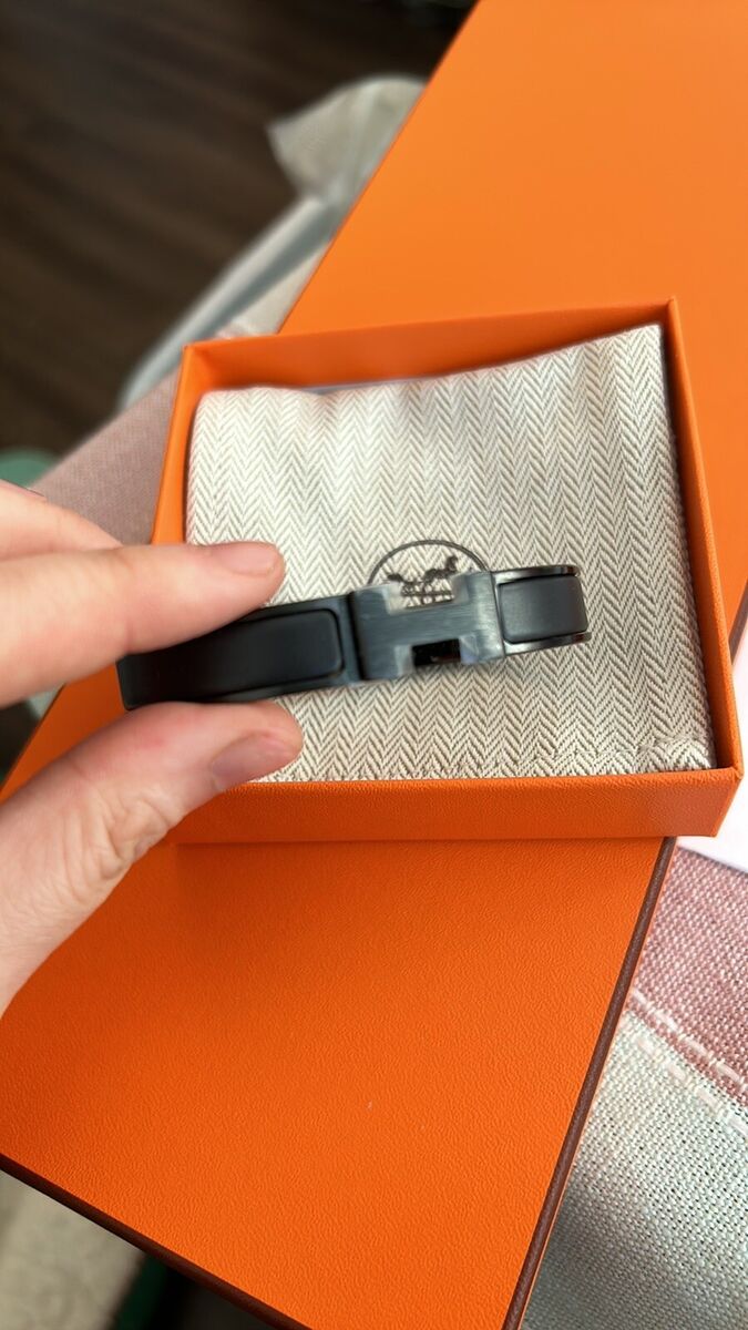 hermes so black bracelet