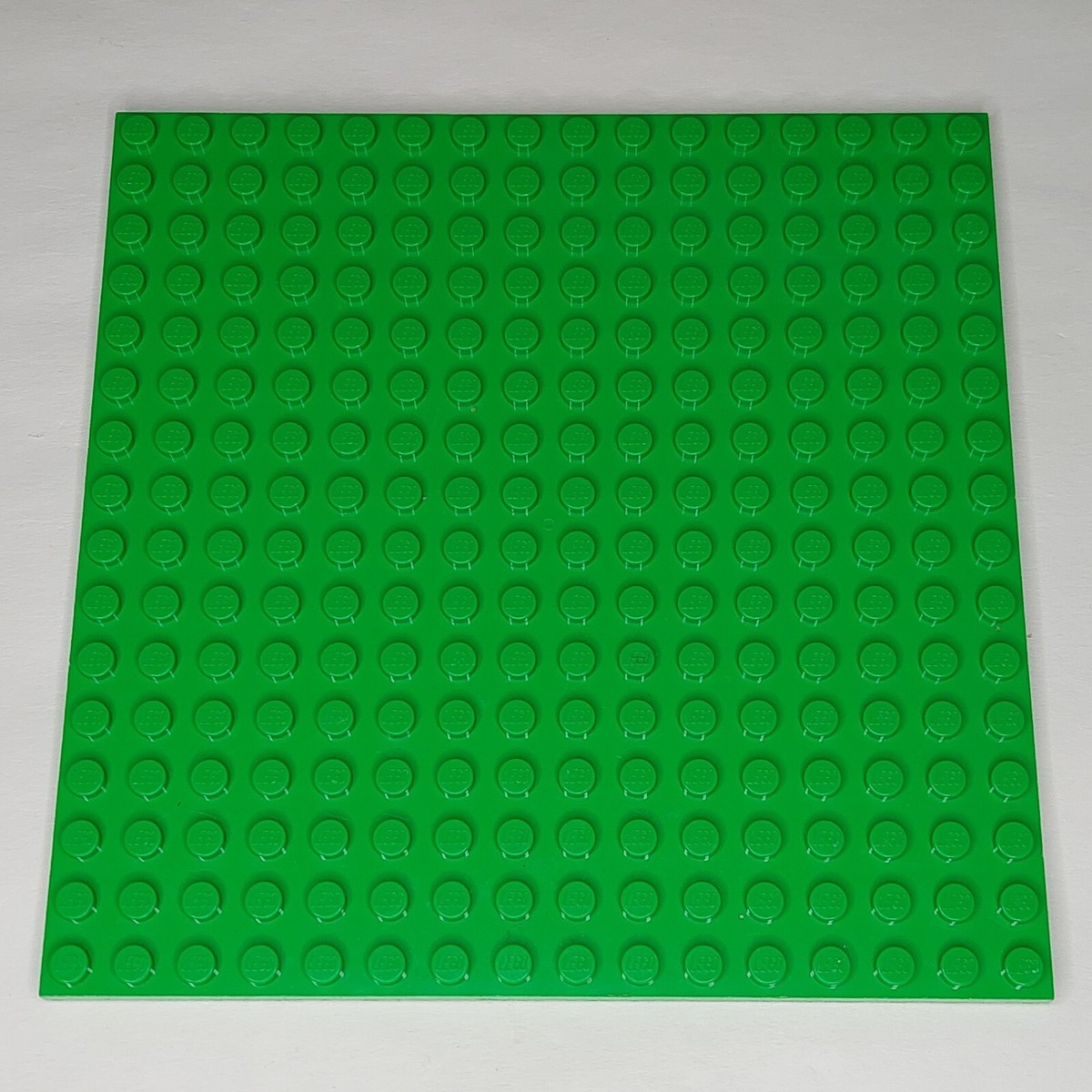 LEGO Bright Green 16 X 16 Stud, 5 x 5 inches Plates Platform Grass