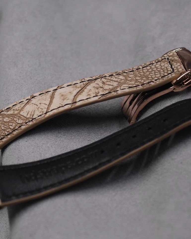 Correa de reloj hecha a mano de cuero con piel de patas de avestruz marrón de madera Foto 4 de 4