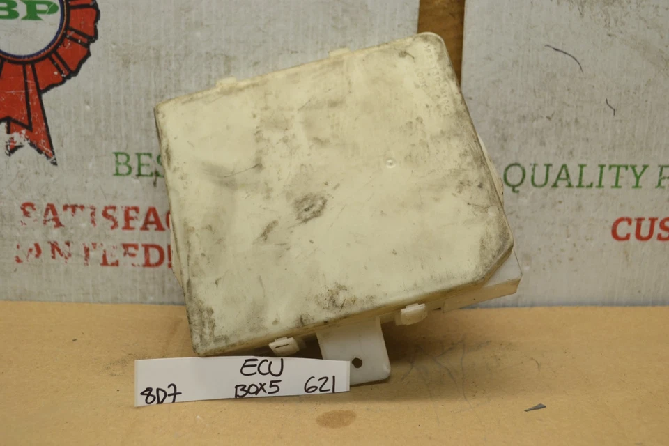 Nissan Xterra Armada 2004-06 caja de fusibles conexiones OEM 284B67S002 módulo 621-8D7 B5 Foto 2 de 4