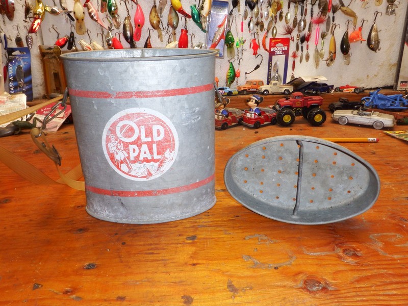 VINTAGE OLD PAL MINNOW BUCKET WITH ORIGINAL STRAP