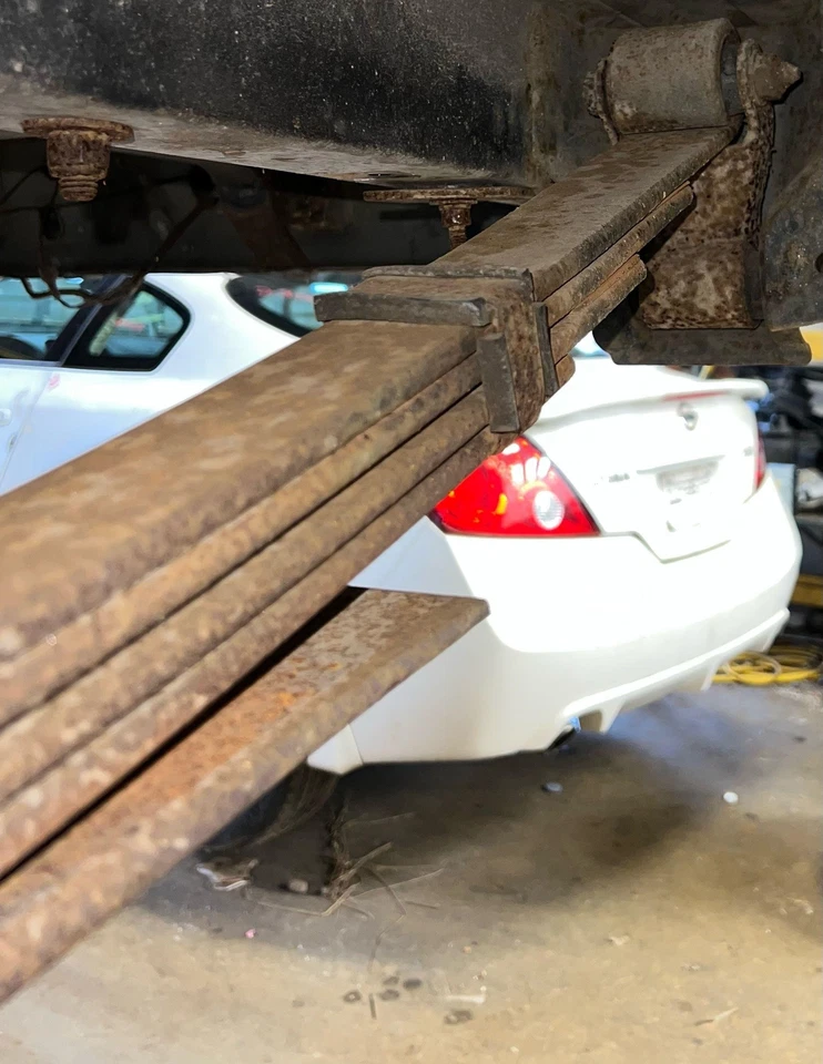 1992 - 1995 Chevy G10 G20 Rear Leaf Spring (5 Leaf) OEM 15705505 - Image 3 of 4