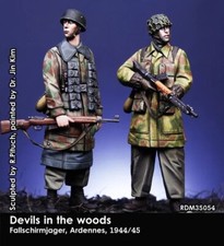 RADO MINIATURES RDM35054 WORLD WAR II DEVILS IN THE WOODS FALLSCHIRMJAEGER