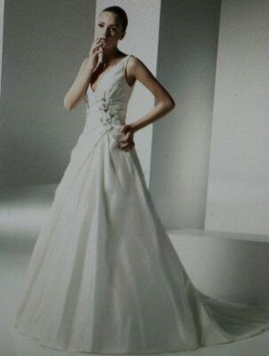 Designer Wedding Dress Anjolique Ivory Bisque Silk V-Neck Silk Taffeta Princess