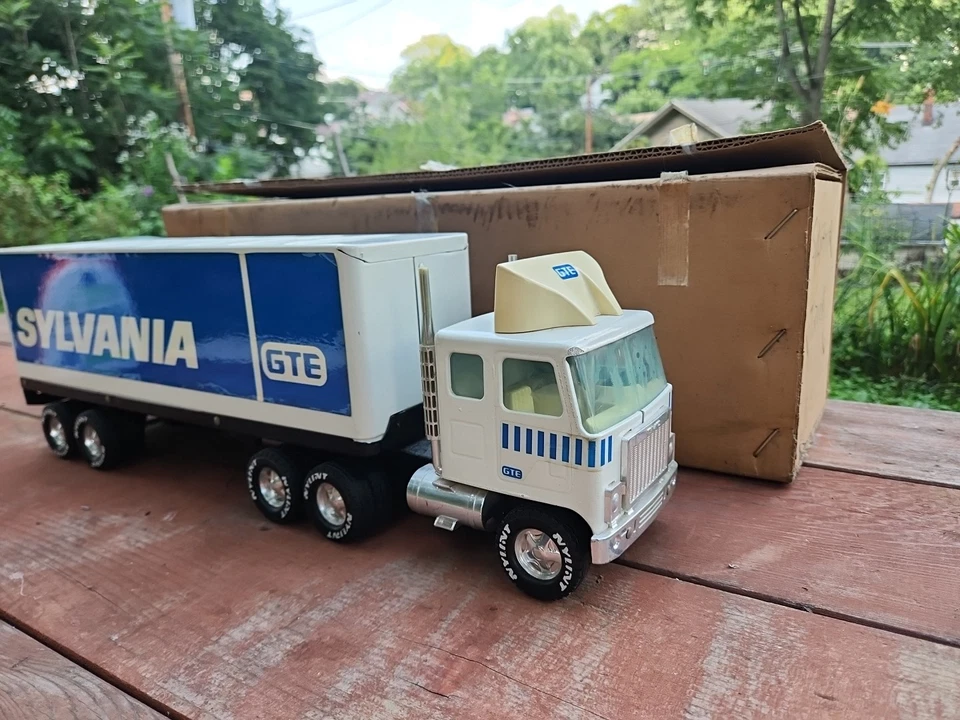 Nylint Sylvania 18 Wheeler Gte With Model/toy Truck Original Shipping Box! - Image 2 of 4