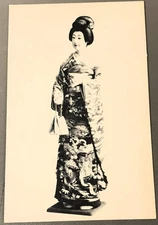 # K2437  JAPAN  INFORMATION   CARD,   LADY in NATIVE DRESS