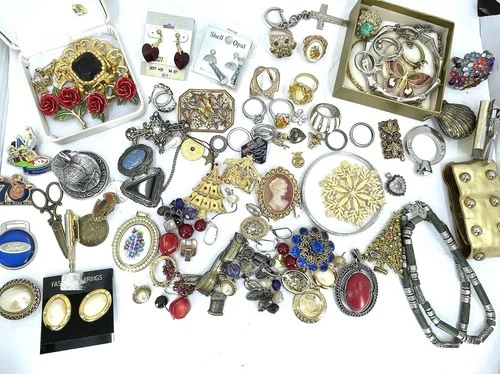 Estate Vintage Costume Jewelry Lot Necklaces Earrings Rings Bracelets Pins