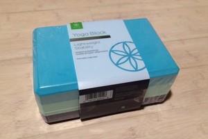 NEW Gaiam Yoga Block Lightweight Stability Balance Alignment 9"x6"x4"