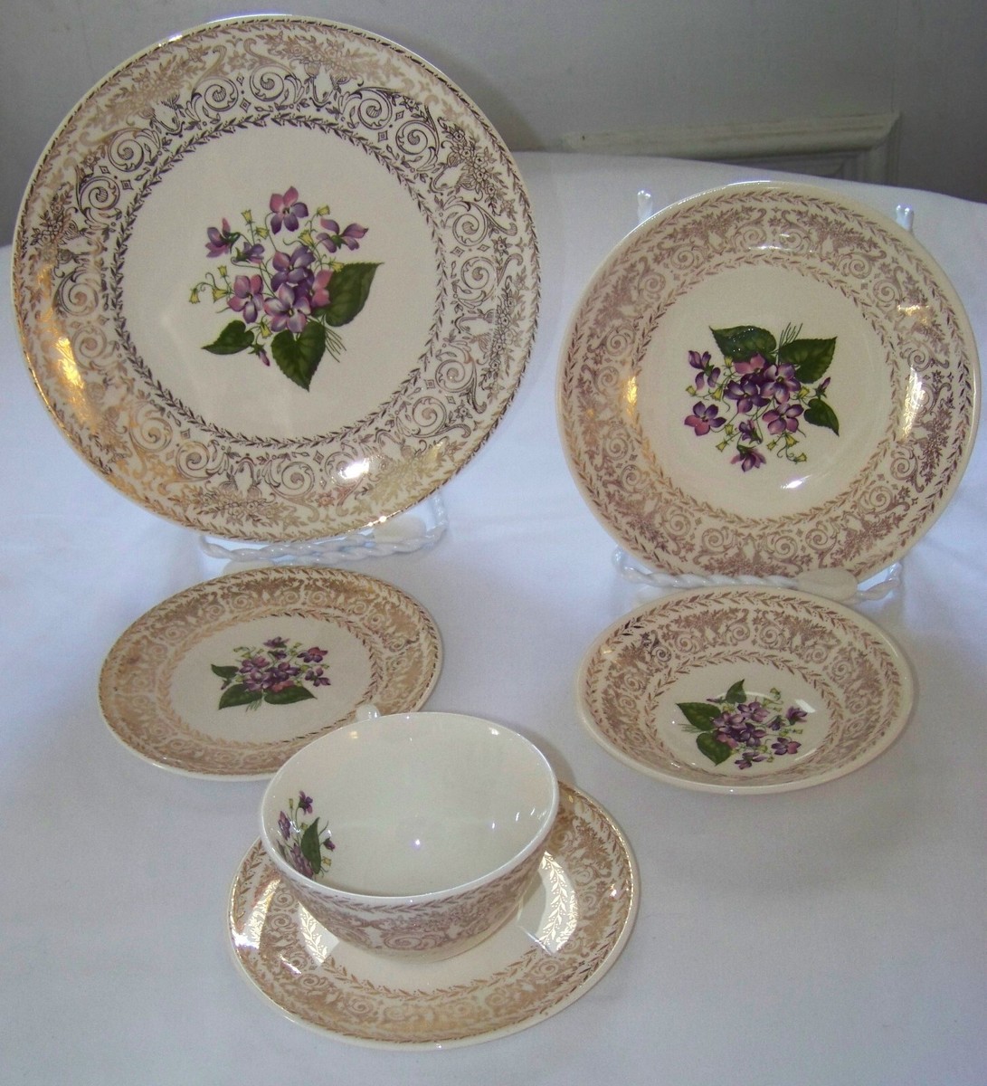 Cunningham & Pickett: SPRING VIOLET - 6 pc PLACE SETTING Cup