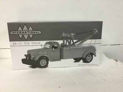 First Gear International KB-10 Tow Truck Diecast 1:34 Scale #19-3023