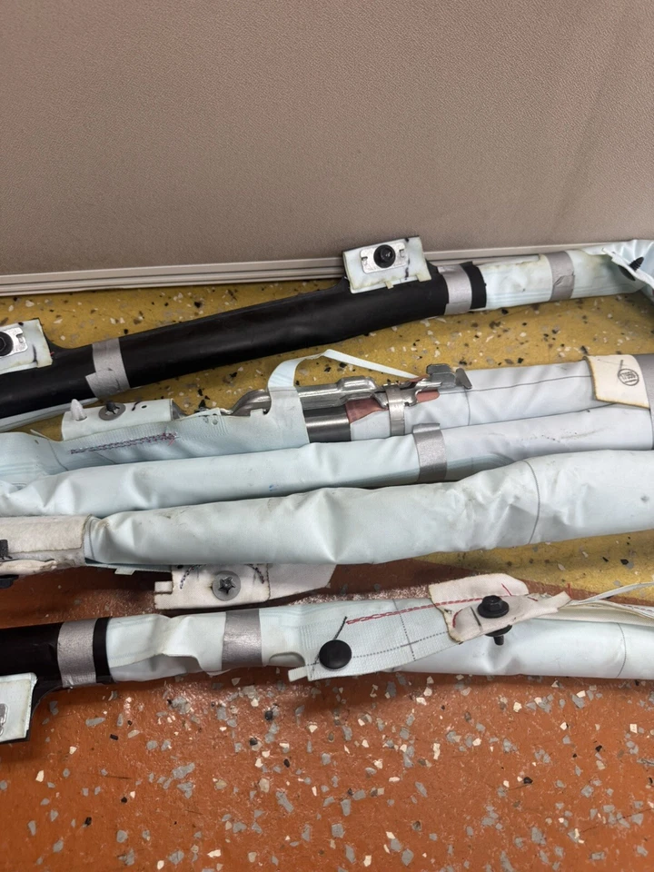 Chevrolet Silverado 1500 2019-2024 doble cabina techo izquierdo y derecho airbag OEM Foto 3 de 4