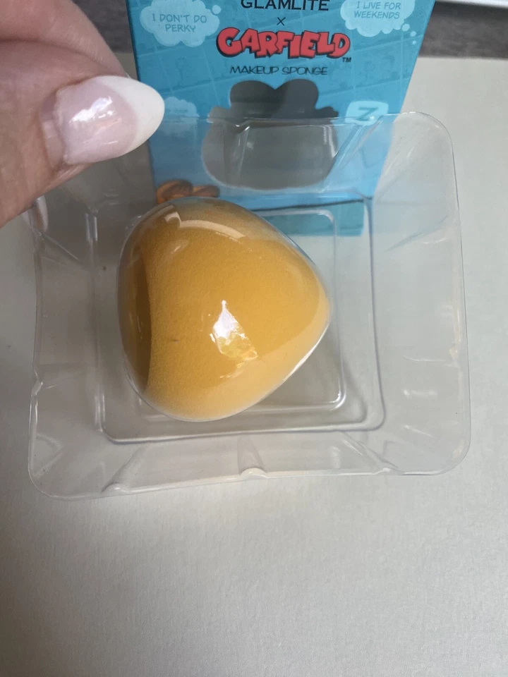 Glamlite X Garfield 全新带盒 化妆 海绵 GARFIELD 面部 翻印 可爱! — 第 4/4 张图片