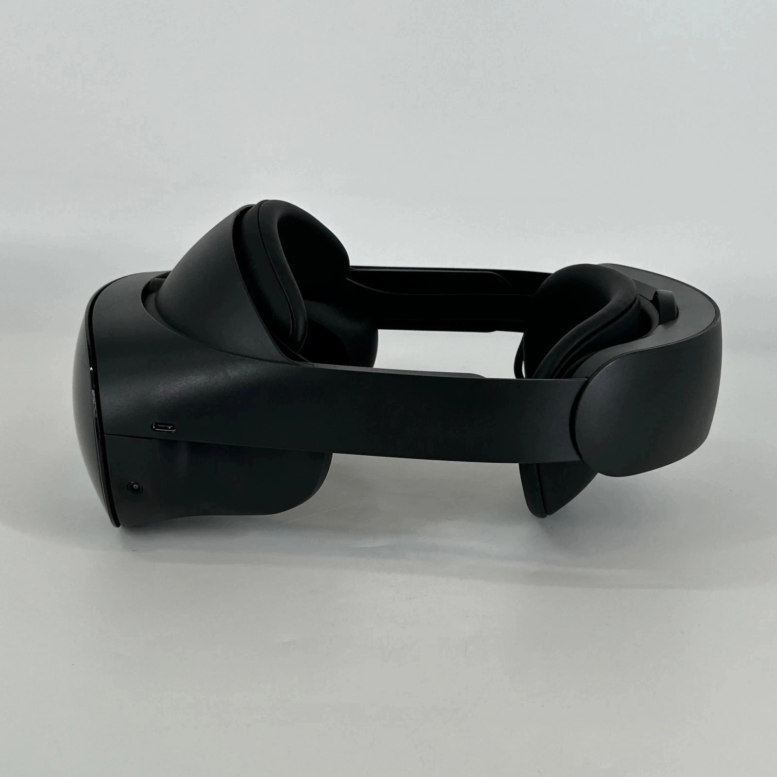 Meta Quest Pro VR Headset 256GB w/ Charger - Good w/ Scratched Front ...